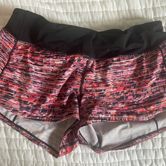 Lulu shorts 2.5 - Picture 1 of 3